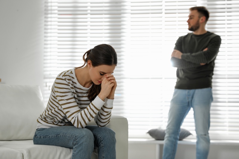 كيف تتجنب الغضب والعصبية مع زوجتك في رمضان؟ (الرجل)