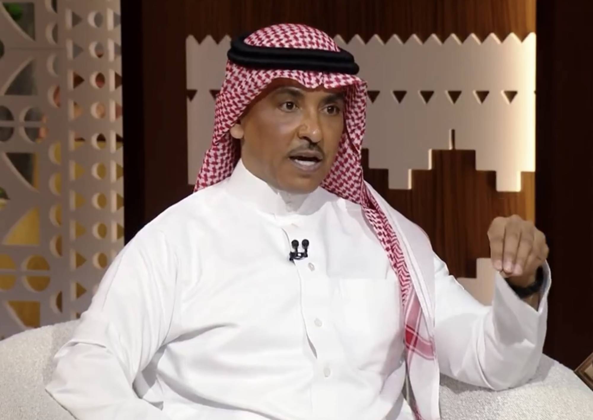 سلمان الدوسري تناول خلال المقابلة تجربته مع جريدة «الشرق الأوسط» (روتانا خليجية)