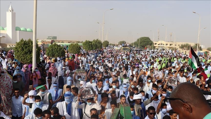 دأت المظاهرات بعد صلاة الجمعة، من أمام الجامع الكبير في نواكشوط، حيث رفع المشاركون علمي فلسطين وموريتانيا، ورددوا هتافات داعمة للفصائل في غزة (الاناضول)