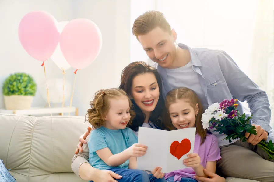 أجمل عبارات تهنئة للزوجة في يوم الأم مفعمة بالمشاعر الدافئة (سيدتس