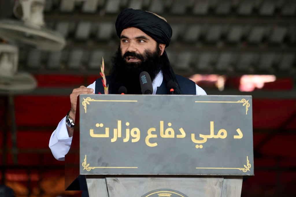 وزير الداخلية في حكومة طالباني سراج الدين حقاني في بغرام بتاريخ 14 آب/اغسطس 2024 (أ ف ب)   