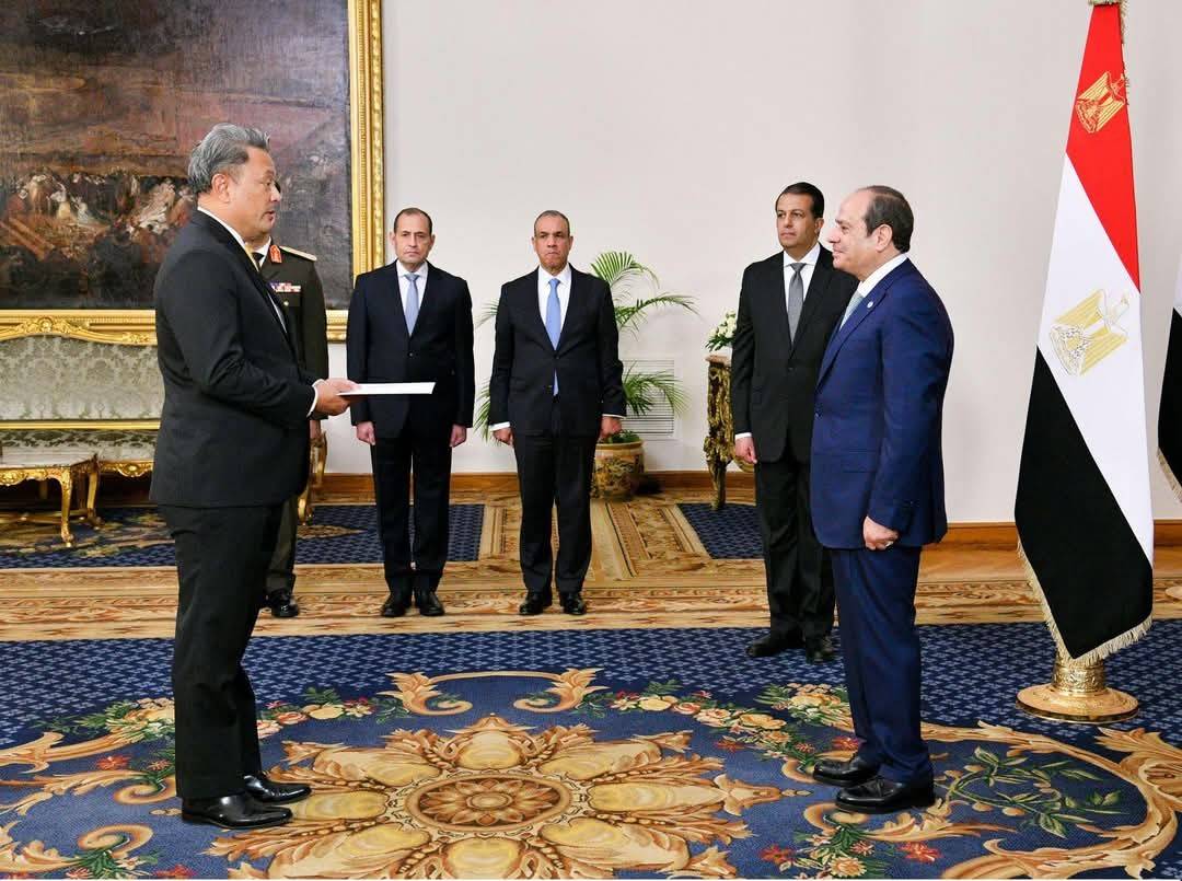 سفير تايلاند لدى مصر مقدماً أوراق اعتماده للرئيس السيسي (الرئاسة المصرية)