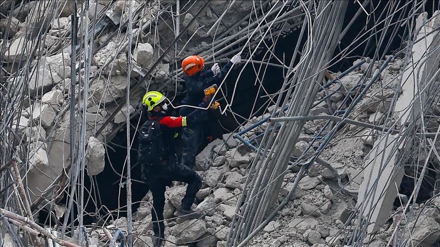 و4512 مصابًا فيما لا يزال 441 شخصا في عداد المفقودين (الأناضول)
