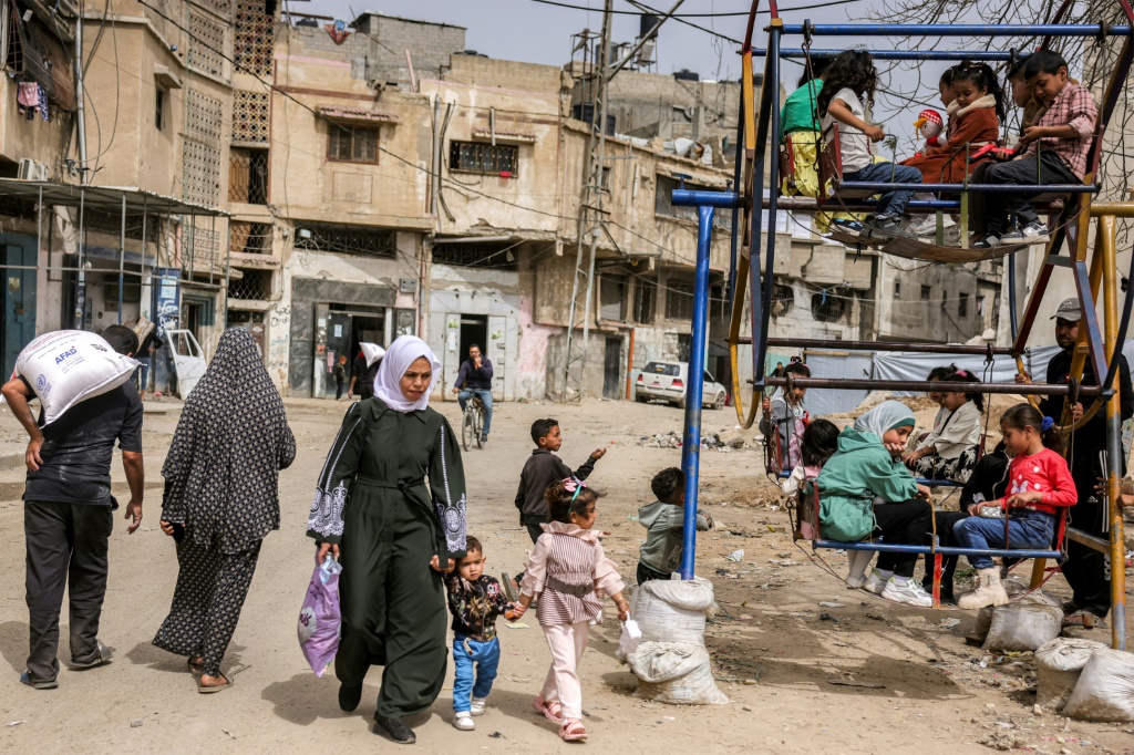 شارع في مدينة غزة في الأول من نيسان/أبريل 2025 (أ ف ب)   