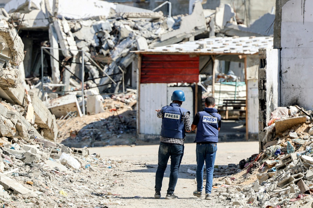 حماس: "الاستهدافات المستمرة للصحفيين وإعدام الجيش الإسرائيلي لـ210 صحفيين في غزة منذ بدء الإبادة، تأتي في إطار سعي الاحتلال المحموم لطمس حقيقة ما يجري في القطاع، (أ ف ب)