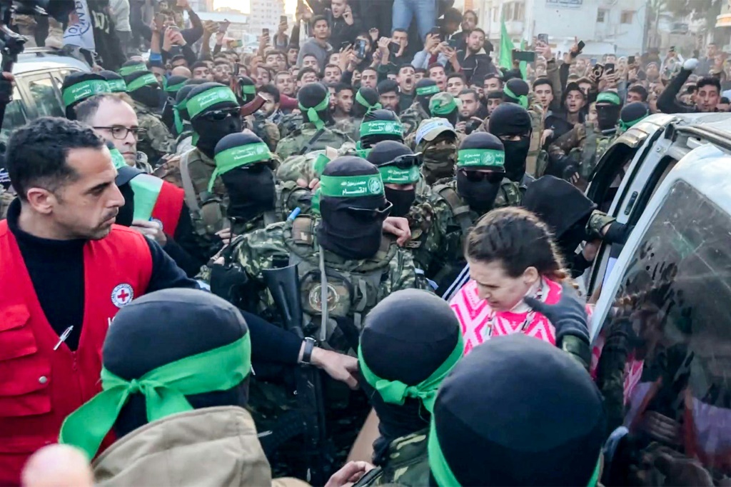 اعتبرت "حماس" في بيان أن ما ترتكبه إسرائيل بحق الفلسطينيين في قطاع غزة "ليس ضغطًا عسكريًا فحسب، بل انتقام وحشي من المدنيين الأبرياء (ا ف ب)