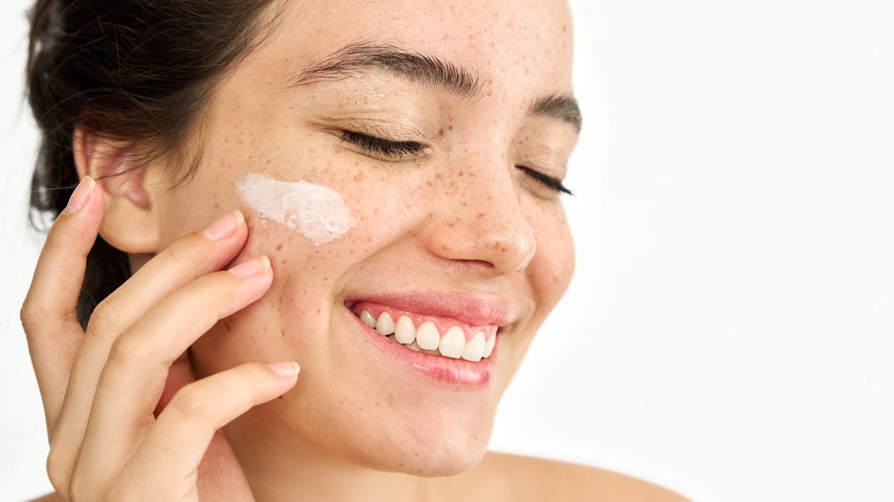 لبشرة أكثر شباباً ومرونة.. كيف يعمل علاج الإكسوسومات؟ (زهرة الخليج)