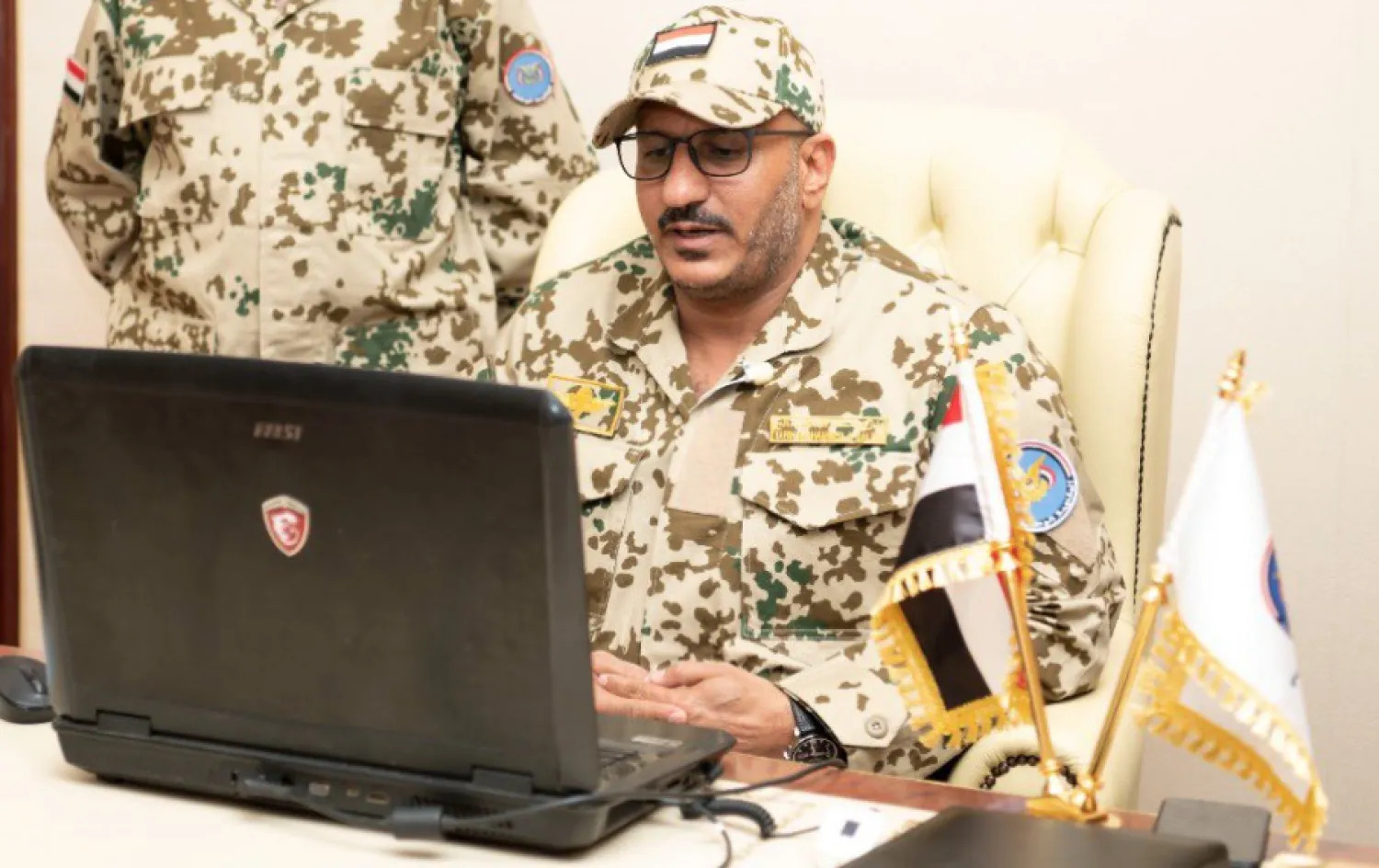 طارق صالح خلال اجتماع افتراضي مع ألوية حراس الجمهورية خلال العام 2022 (إكس)
