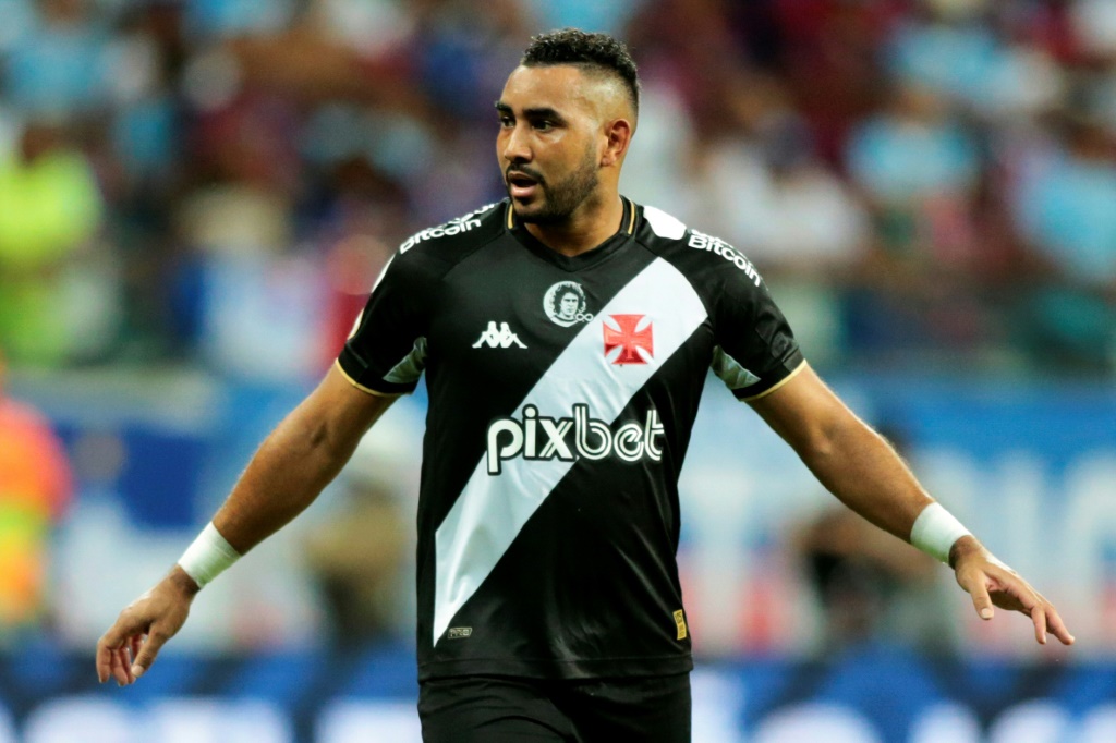 الفرنسي ديميتري باييت لاعب فاسكو دي غاما في مواجهة باهيا ضمن الدوري البرازيلي لكرة القدم. إل سلفادور، البرازيل، في 3 أيلول/سبتمبر 2023 (أ ف ب)   