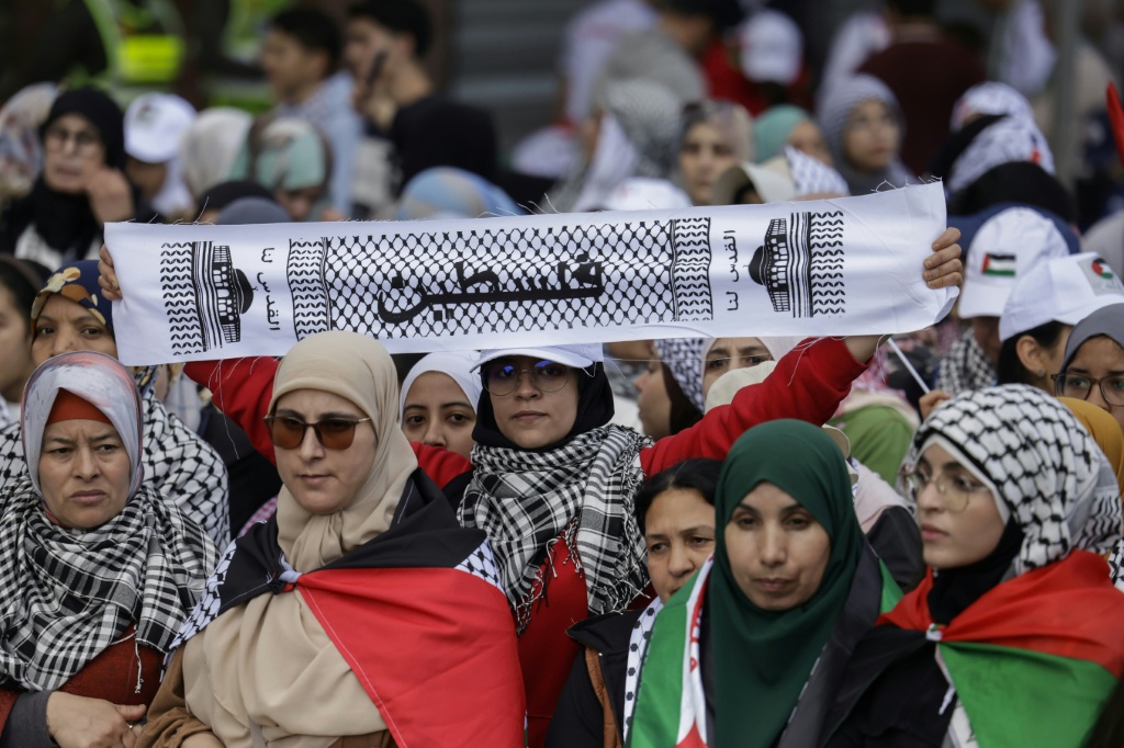 مسيرة حاشدة في الرباط رفضا للإبادة الإسرائيلية بغزة (أ ف ب)