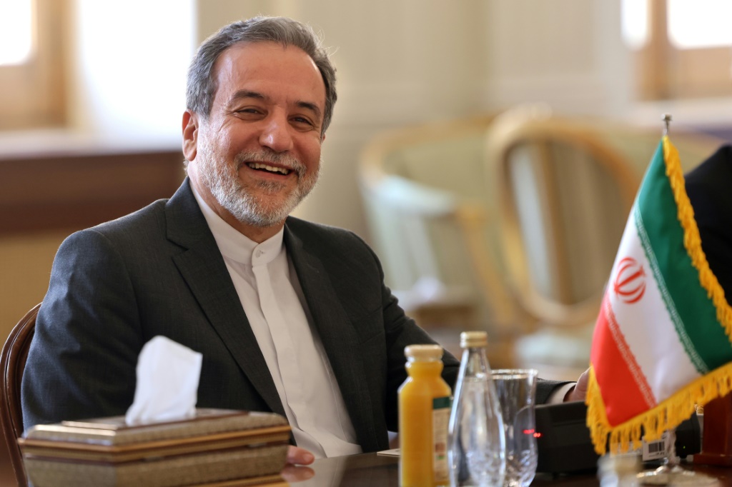 وزير الخارجية الإيراني عباس عراقجي  (أ ف ب)    