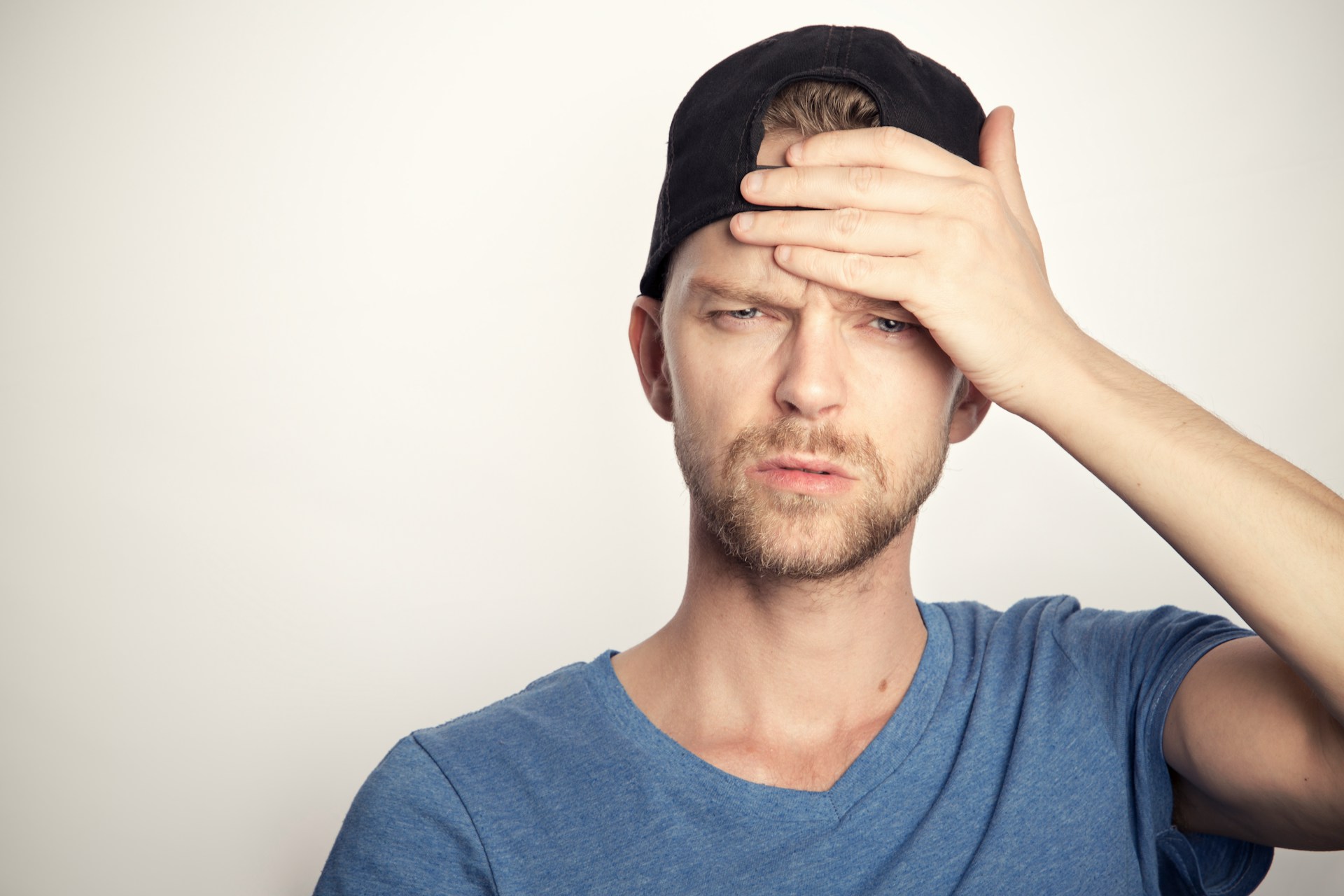 سبب غير متوقع للصداع الصباحي (أونسبلاش)