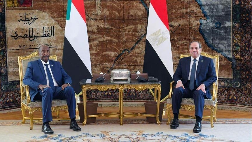 الرئيس المصري عبد الفتاح السيسي ورئيس مجلس السيادة السوداني عبد الفتاح البرهان (الاناضول)