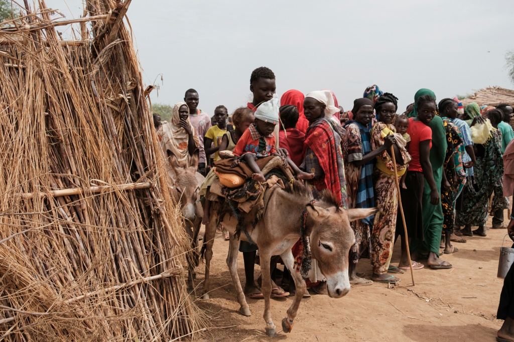 قالت إن هذا الشهر سجل علامة قاتمة في السودان، هذا البلد الإفريقي الذي لم يحالفه الحظ، ويعاني من أكبر كارثة إنسانية (أ ف ب)