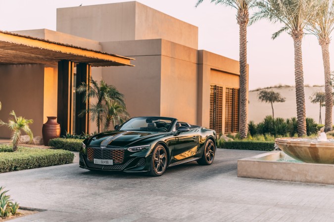             Batur Convertible من Bentley بتصميم جريء وفاخر يجمع بين الكلاسيكية والرؤية المستقبلية  (سيدتي)