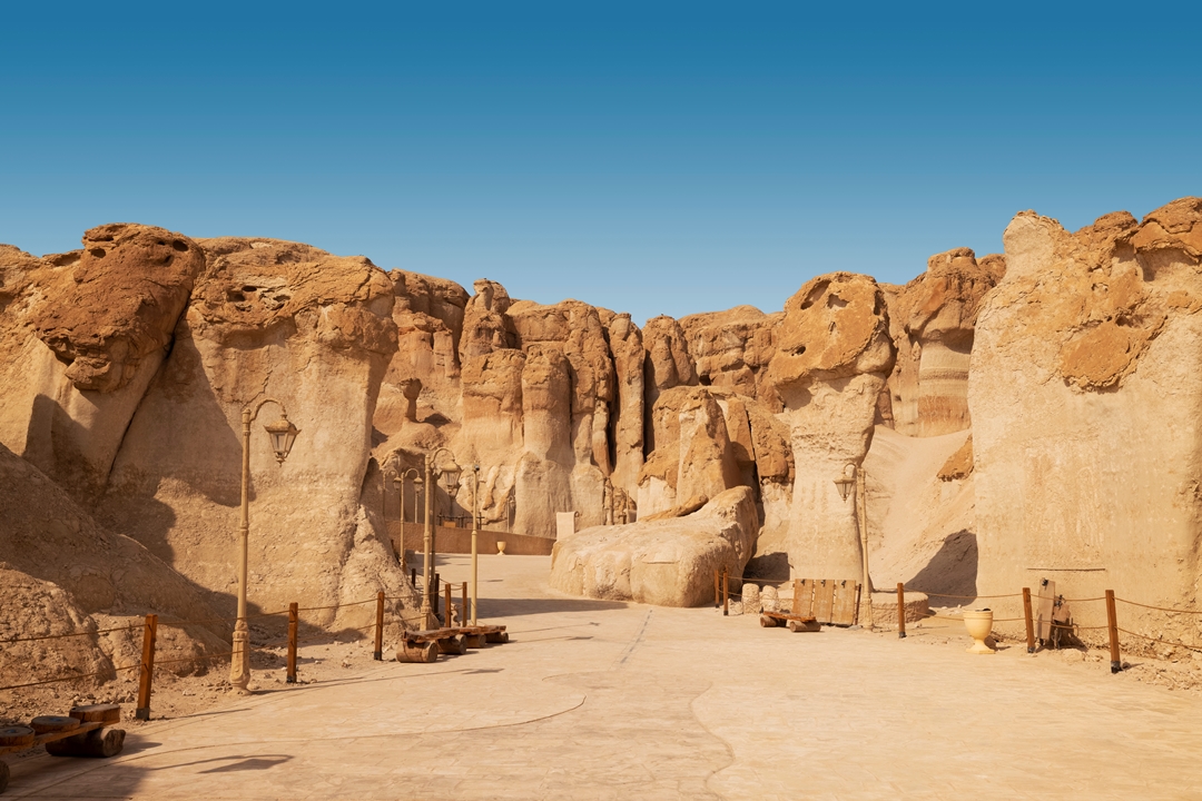 جبل القارة وجهة جذابة في السعودية (سيدتي)