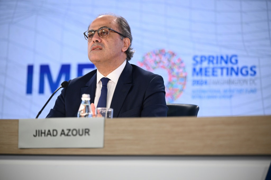 جهاد أزعور مدير إدارة الشرق الأوسط وآسيا الوسطى في صندوق النقد الدولي خلال اجتماع في واشنطن في 18 نيسان/أبريل 2024 (أ ف ب)   