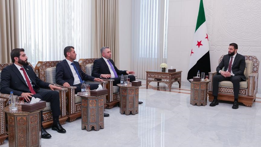 دمشق.. الرئيس الشرع يلتقي وفدا من المجلس التركماني السوري (الأناضول)