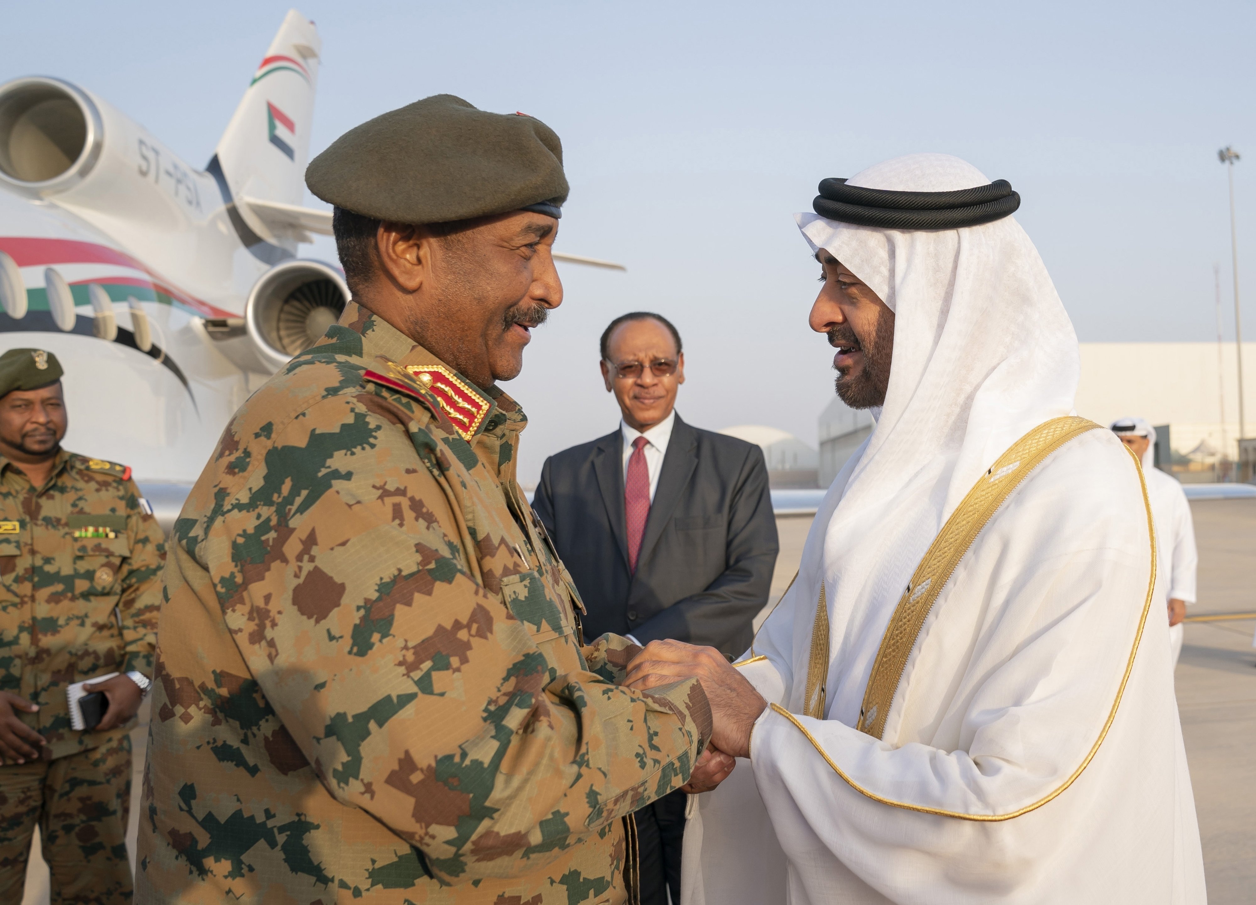 الشيخ محمد بن زايد رئيس الامارات يستقبل رئيس مجلس السيادة الانتقالي في السودان (أرشيفية - وام)