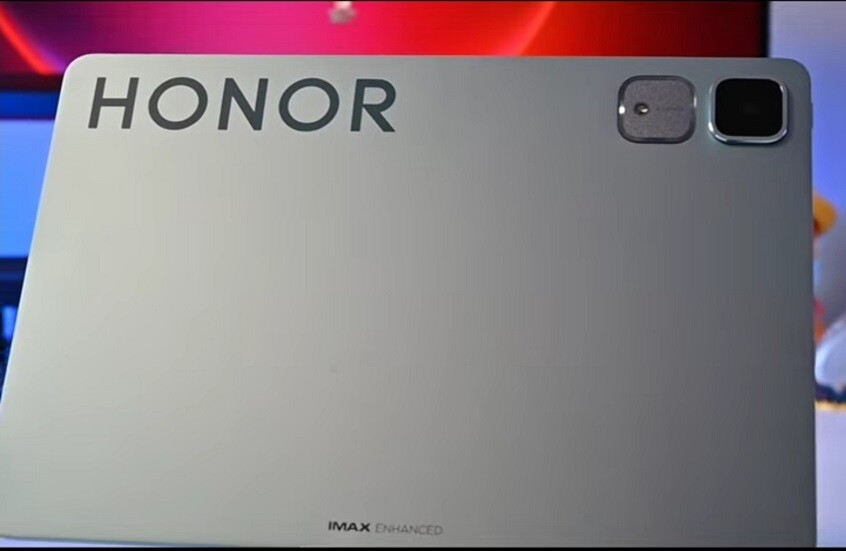 منافس جديد في عالم الحواسب اللوحية من Honor - الصورة لقطة من فيديو إعلاني على يوتيوب
