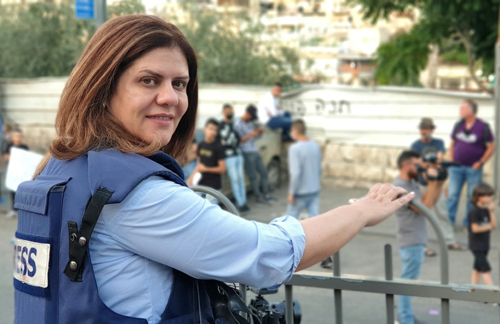   الصحافية الفلسطينية الراحلة شيرين أبو عاقلة في صورة مؤرخة 12 حزيران/يونيو 2021 (أ ف ب)