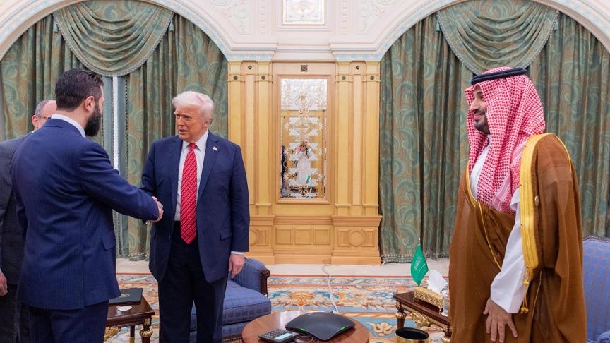 ترامب يجتمع مع الشرع في الرياض (الأناضول)