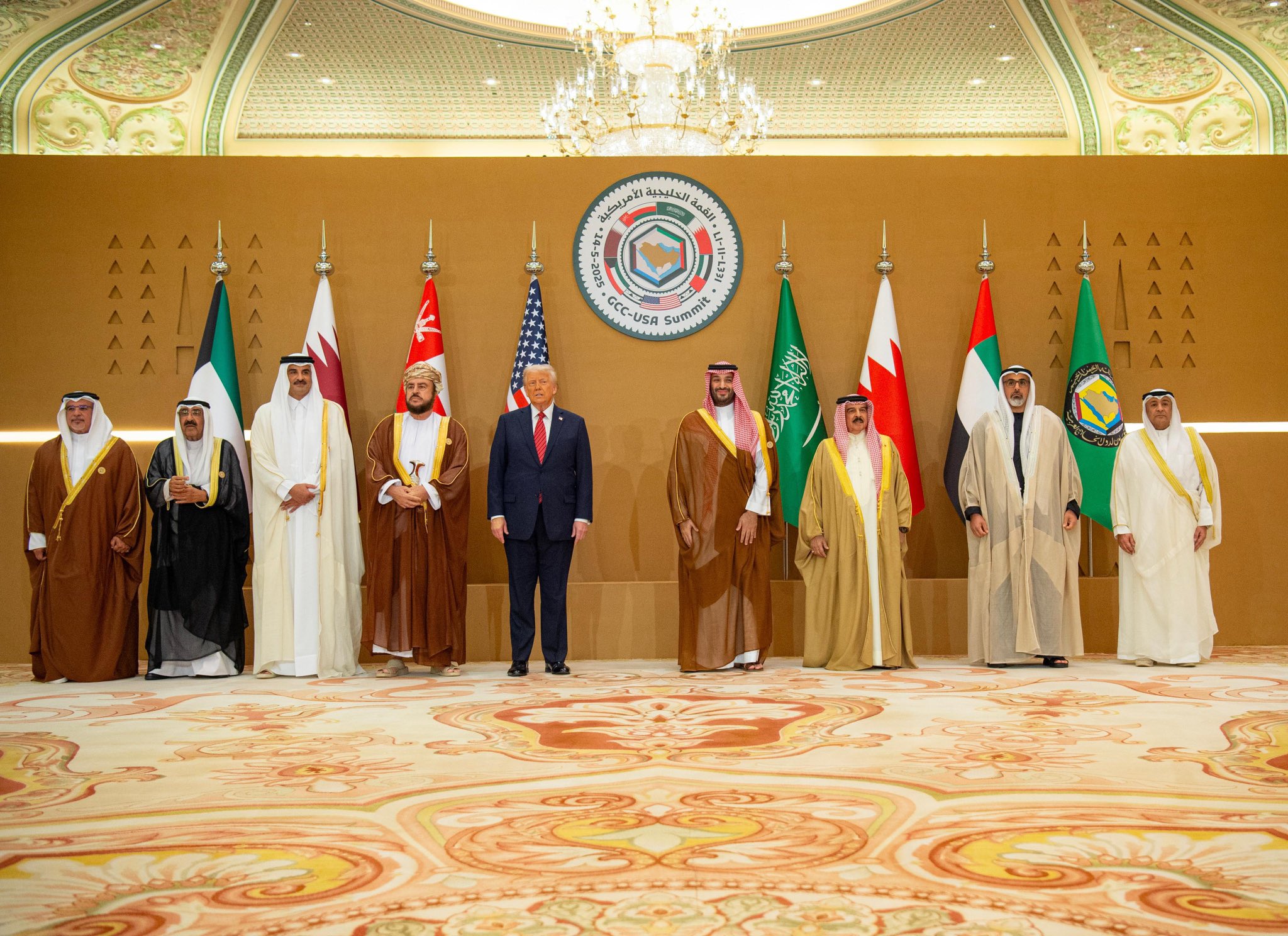 الصورة التذكارية قبل انطلاق القمة (واس)