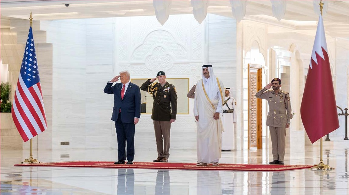 أعرب أمير قطر عن بالغ سروره بـ"الزيارة التاريخية"؛ لكونها زيارة الدولة الأولى لرئيس للولايات المتحدة الأمريكية إلى قطر (قنا)