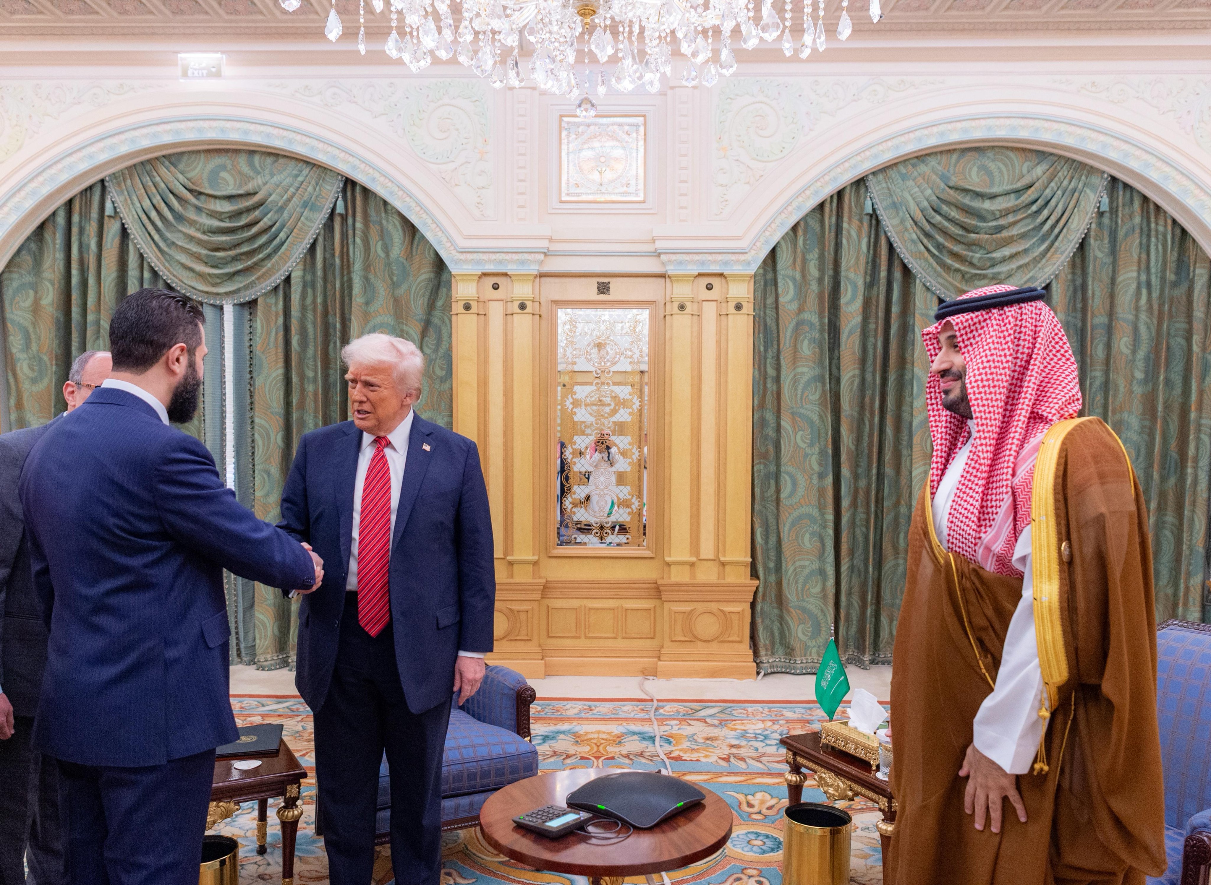 خلال لقاء ترامب والشرع بحضور بن سلمان (واس)