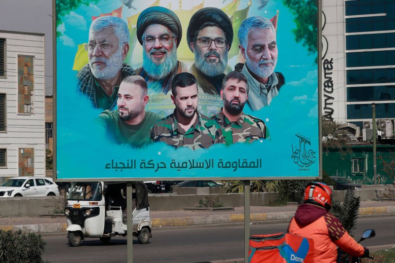 عراقيون يرون أن الصور لا تمثل منظرا حضاريا في البلاد كما أن رمزيتها لا تعنيهم (مواقع التواصل)