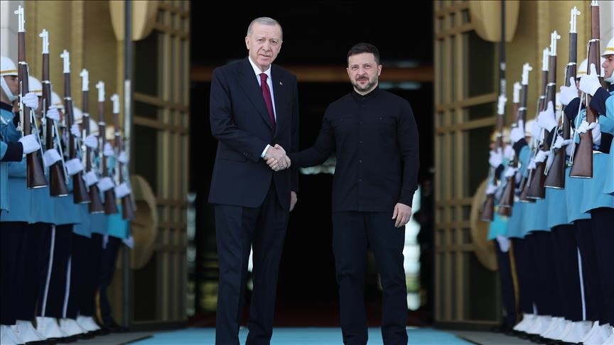 أردوغان: سنكون سعداء باستضافة زعيمي روسيا وأوكرانيا (الأناضول)
