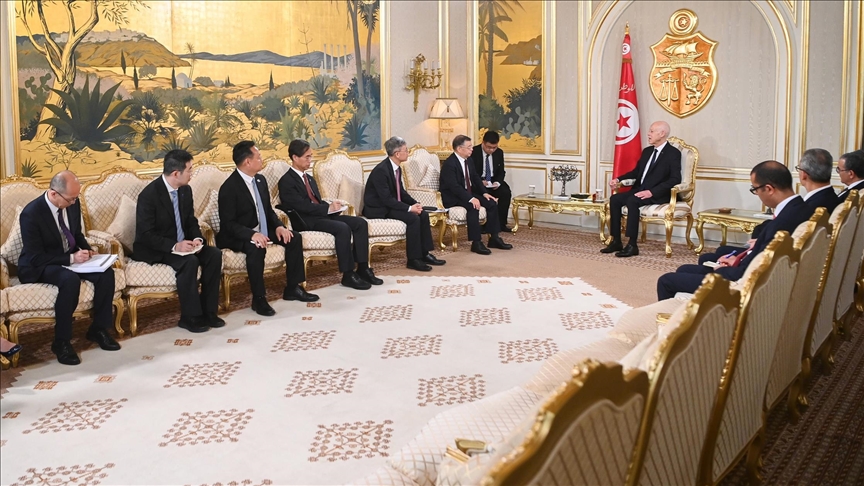 تونس.. سعيد يستعرض مشاريع يجري العمل عليها مع الصين (الأناضول)