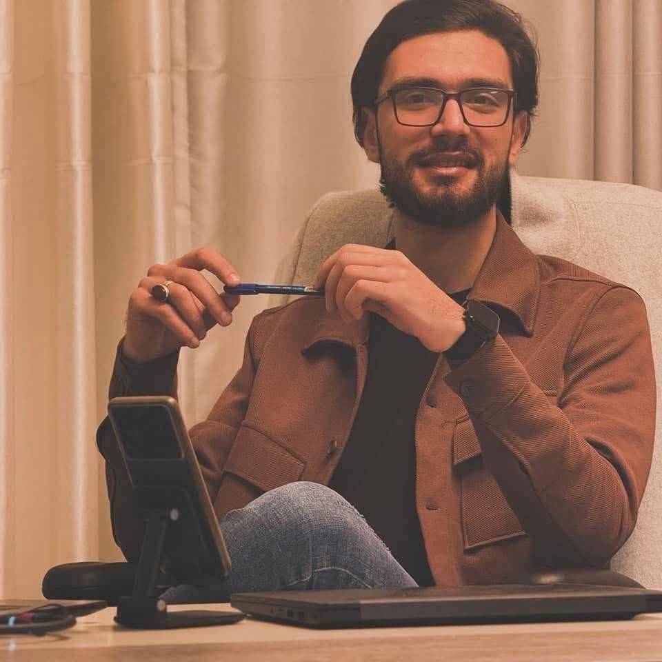 محمد صالح منشد «حزب الله» الموقوف بتهمة العمالة لإسرائيل (صورة متداولة على وسائل التواصل الاجتماعي)