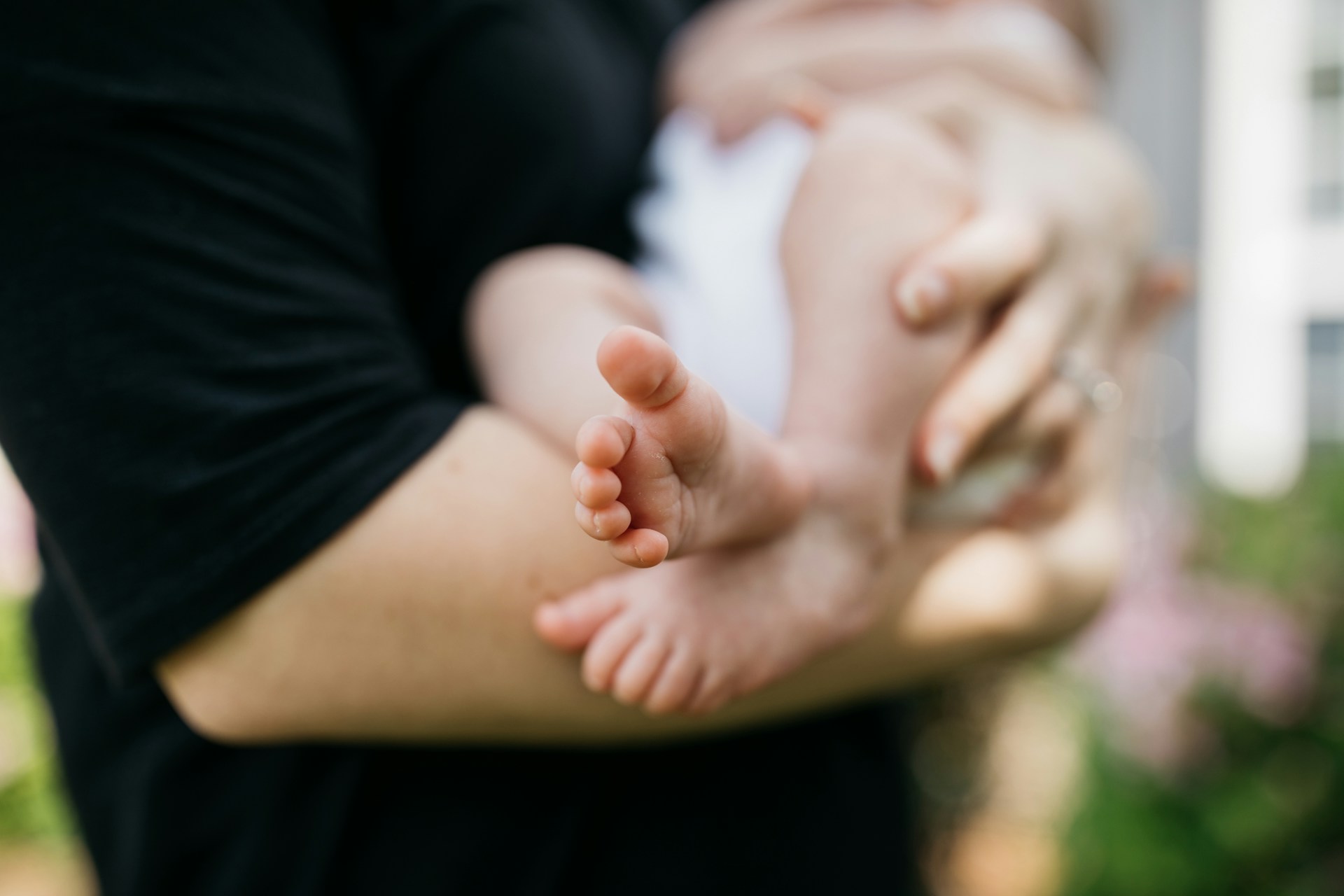 هل فعلاً تساعد الرضاعة الطبيعية على خسارة الوزن؟ إليك ما قالته خبيرة التغذية! (أونسبلاش)