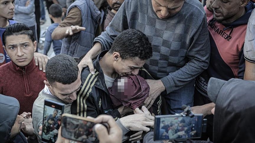 غزة تباد.. إسرائيل تقتل 22 فلسطينيا في قصف متفرق (الأناضول)