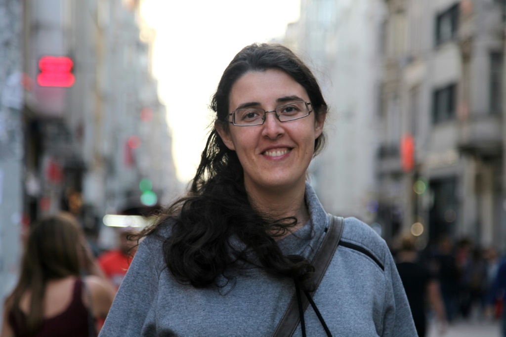 صورة وفّرها الصحافي أحمد محمد في الخامس من تموز/يوليو 2023 والتقطها في اسطنبول في 26 أيار/مايو 2017 تُظهر الباحثة الإسرائيلية الروسية إليزابيث تسوركوف (أ ف ب)