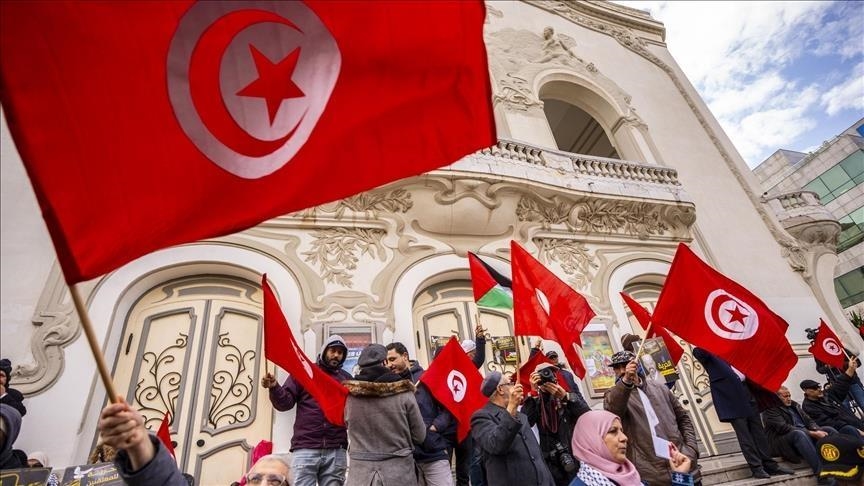 بين ساحات المحاكم ومتطلبات السياسة.. هل تلتقي المعارضة التونسية؟ (الأناضول)