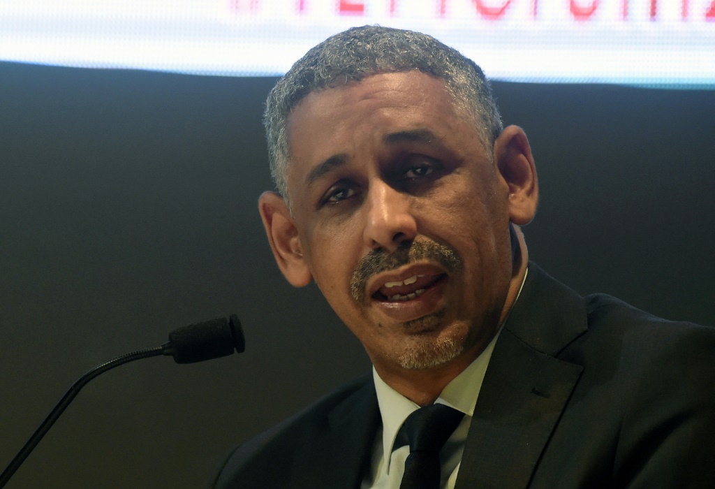 الموريتاني سيدي ولد التاه، المدير العام السابق للمصرف العربي للتنمية الاقتصادية في إفريقيا، يتحدث خلال منتدى في أبوجا في 27 تموز/يوليو 2019 (أ ف ب)