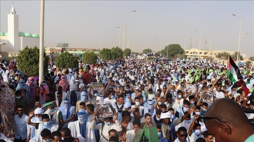 انطلقت المسيرة من الجامع الكبير بنواكشوط حتى مقر ممثلية الأمم المتحدة في العاصمة الموريتانية (الاناضول)