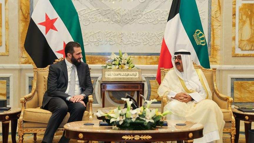أمير الكويت والشرع يبحثان دعم العلاقات والأوضاع في سوريا (الأناضول)