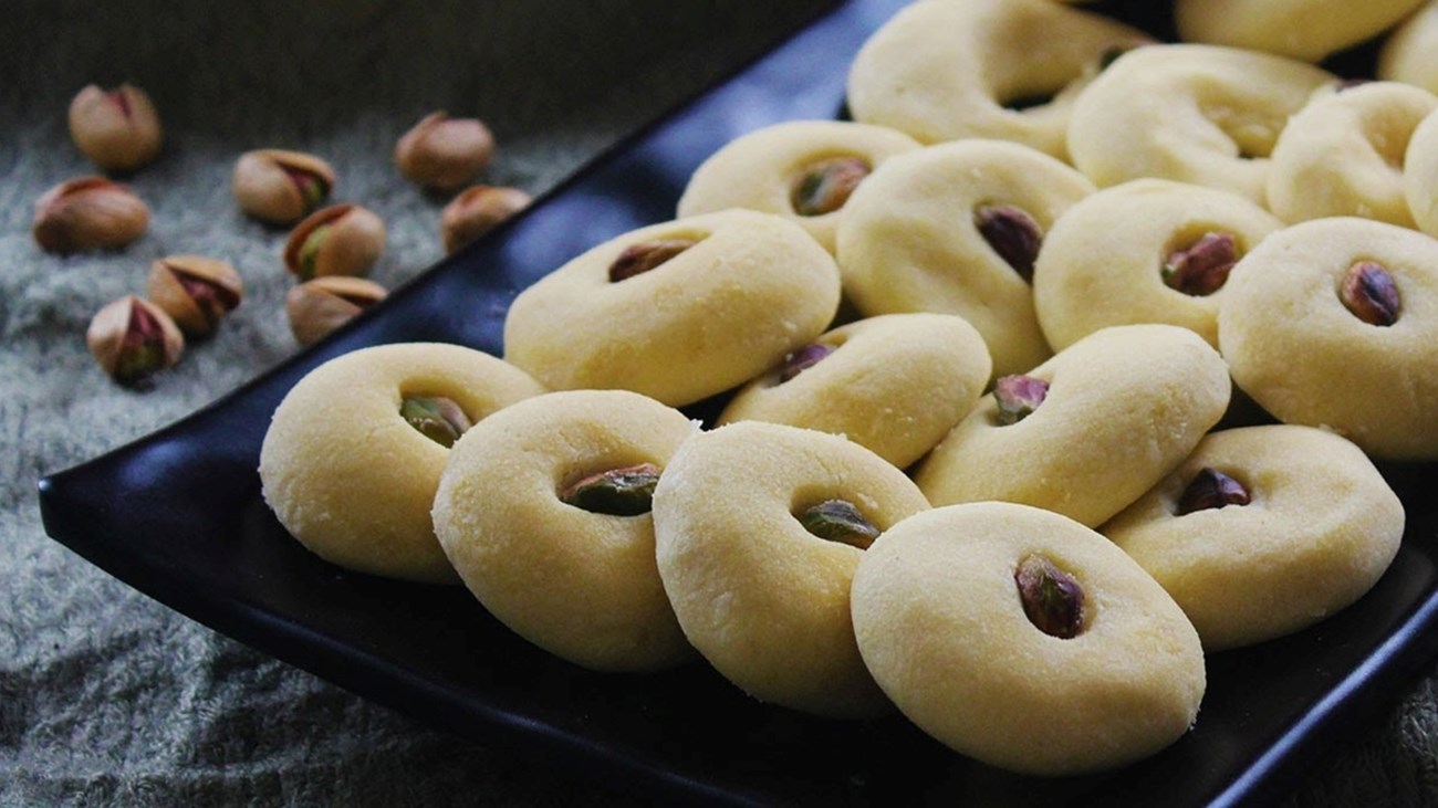 الغريبة في العيد.. بساطة المكونات وسحر الطعم (زهرة الخليج)