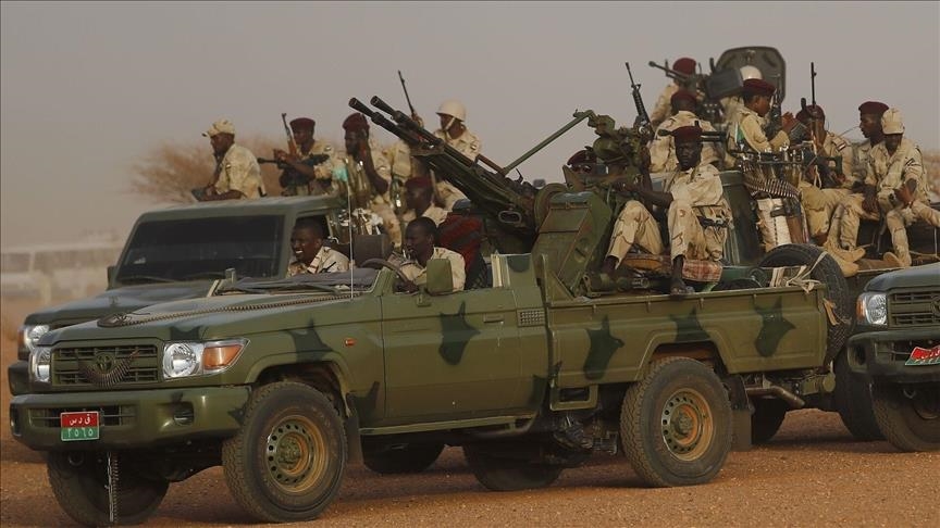 حكومة السودان والدعم السريع يتبادلان الاتهام بالهجوم على قافلة غذاء (الأناضول)