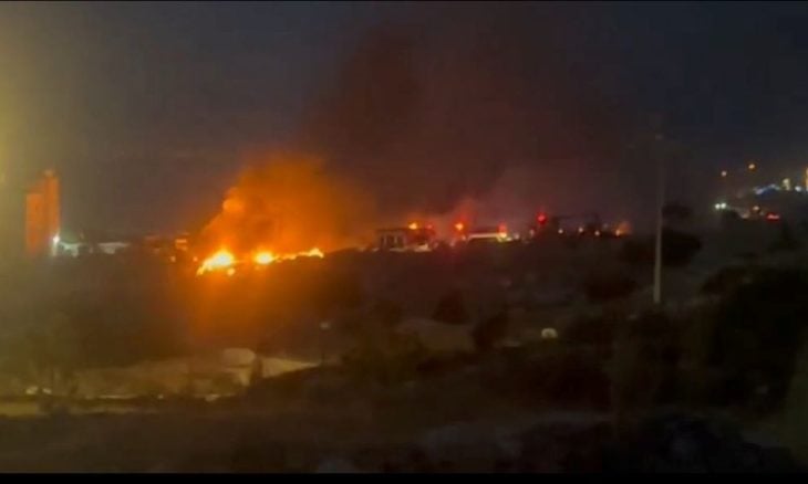 هجوم نفذه مستوطنون إسرائيليون استهدف منازل ومزارع تعود لفلسطينيين (لقطة شاشة)