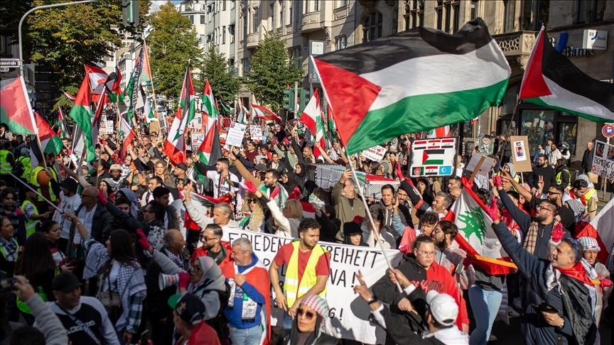 ألمانيا.. شخصيات بارزة تطالب الحكومة بوقف تزويد إسرائيل بالأسلحة (الأناضول)