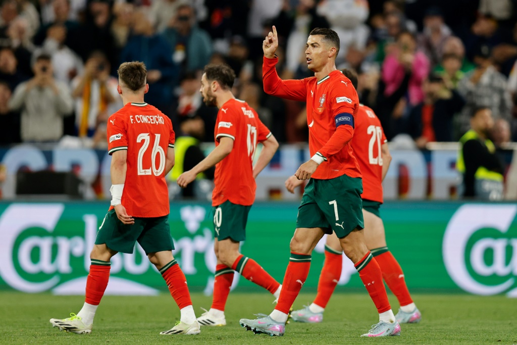 كريستيانو رونالدو قائد البرتغال يحتفل بهدفه في مرمى ألمانيا ضمن نصف نهائي دوري الأمم الاوروبية لكرة القدم. ميونيخ، في 4 حزيران/يونيو 2025 (أ ف ب)