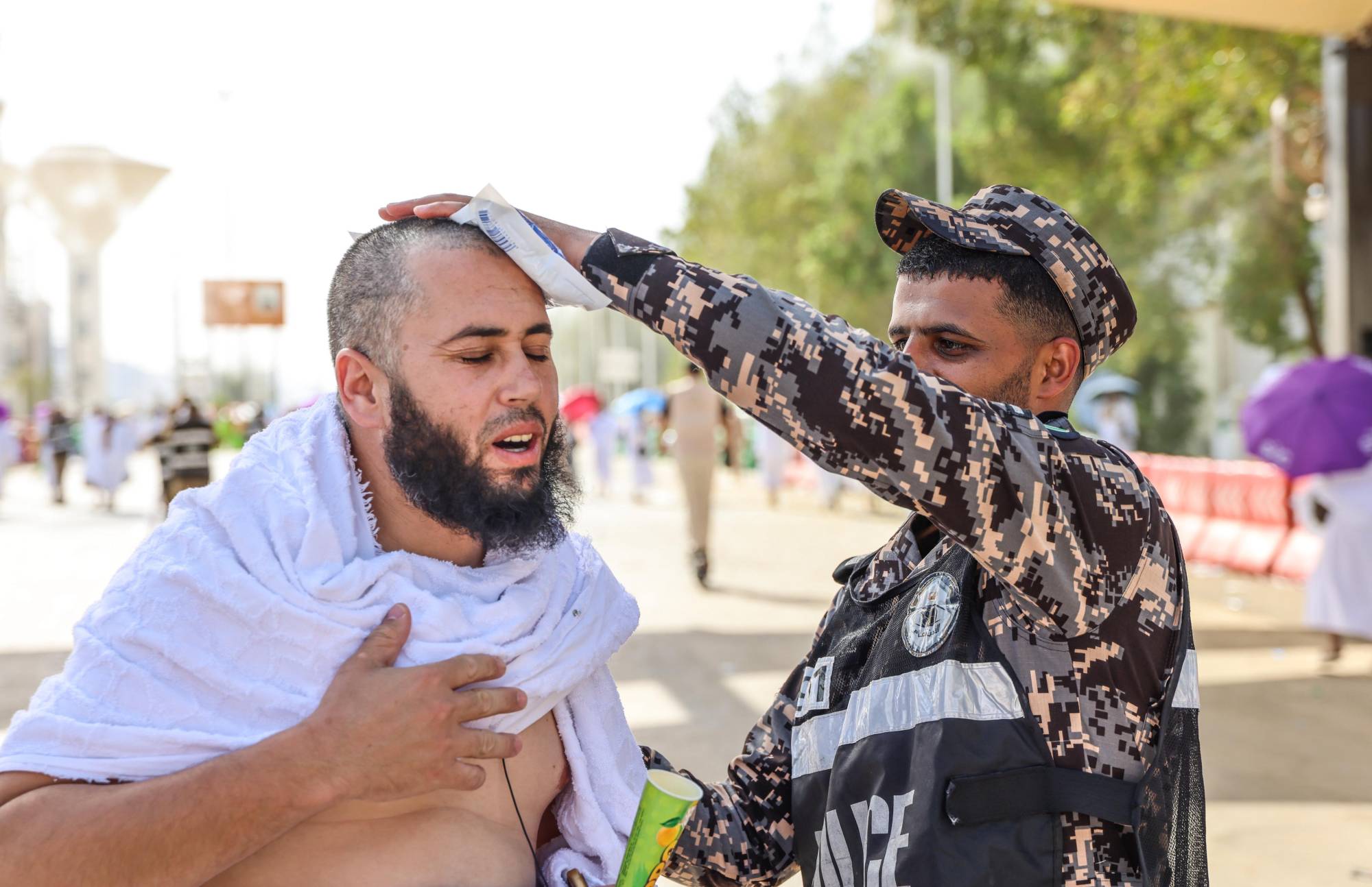 رجال الأمن... درع أمان ورحمة تتجلى بأجمل الصور الإنسانية (الشرق الأوسط)