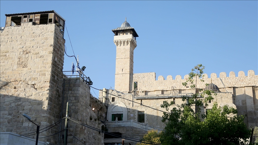 أوقاف فلسطين: إسرائيل أغلقت لوحات الكهرباء في المسجد الإبراهيمي (الأناضول)