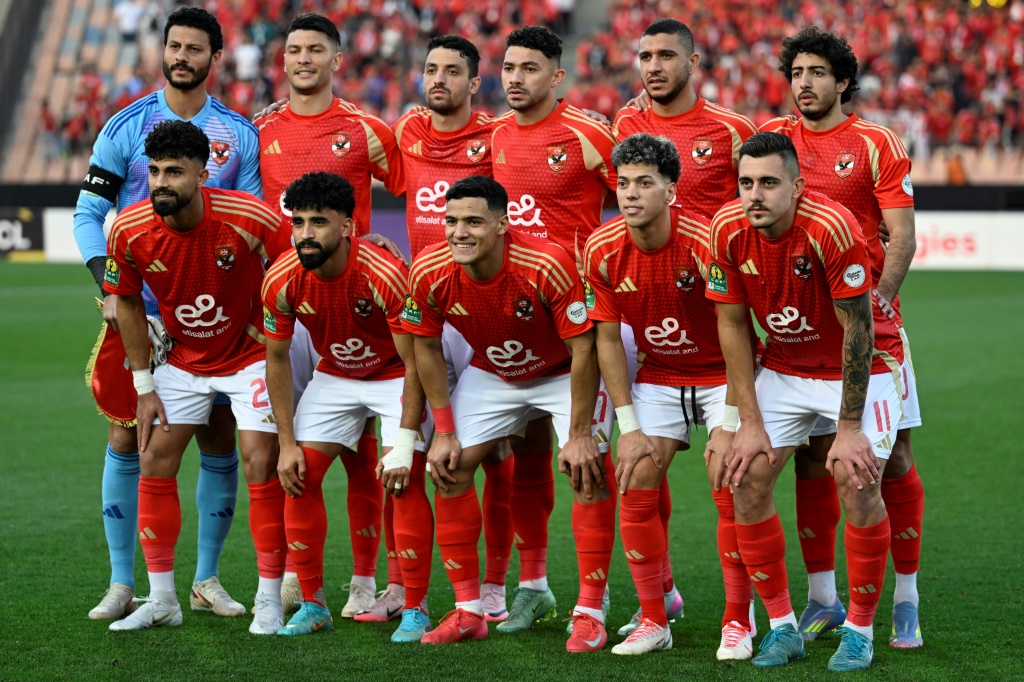 يبحث الأهلي عن تحقيق نتيجة افتتاحية جيدة أمام إنتر ميامي ونجمه الأرجنتيني ميسي (أ ف ب)