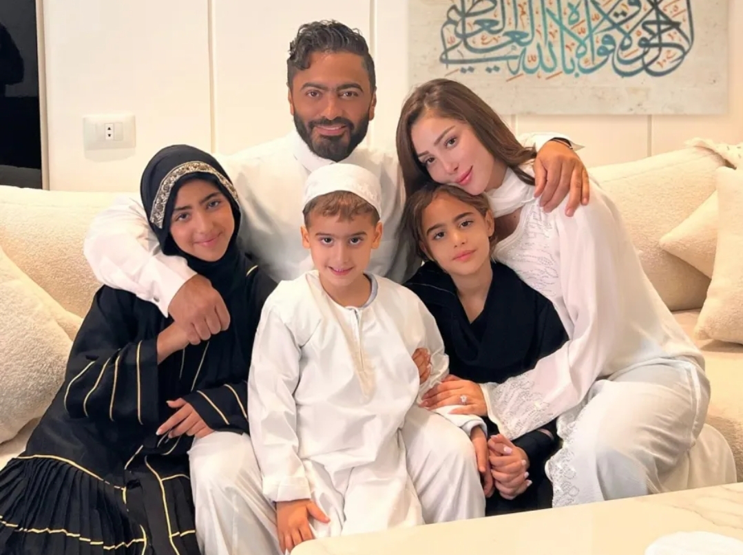 تامر حسنى مع أولاده وطليقته بسمة بوسيل- الصورة من حسابه على إنستغرام
