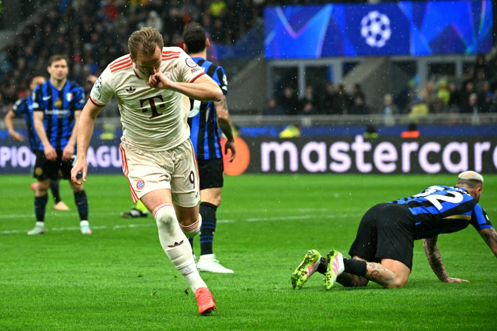 أحرز كاين اللقب الأول في مسيرته مع بايرن ميونيخ في الدوري الألماني (أ ف ب)